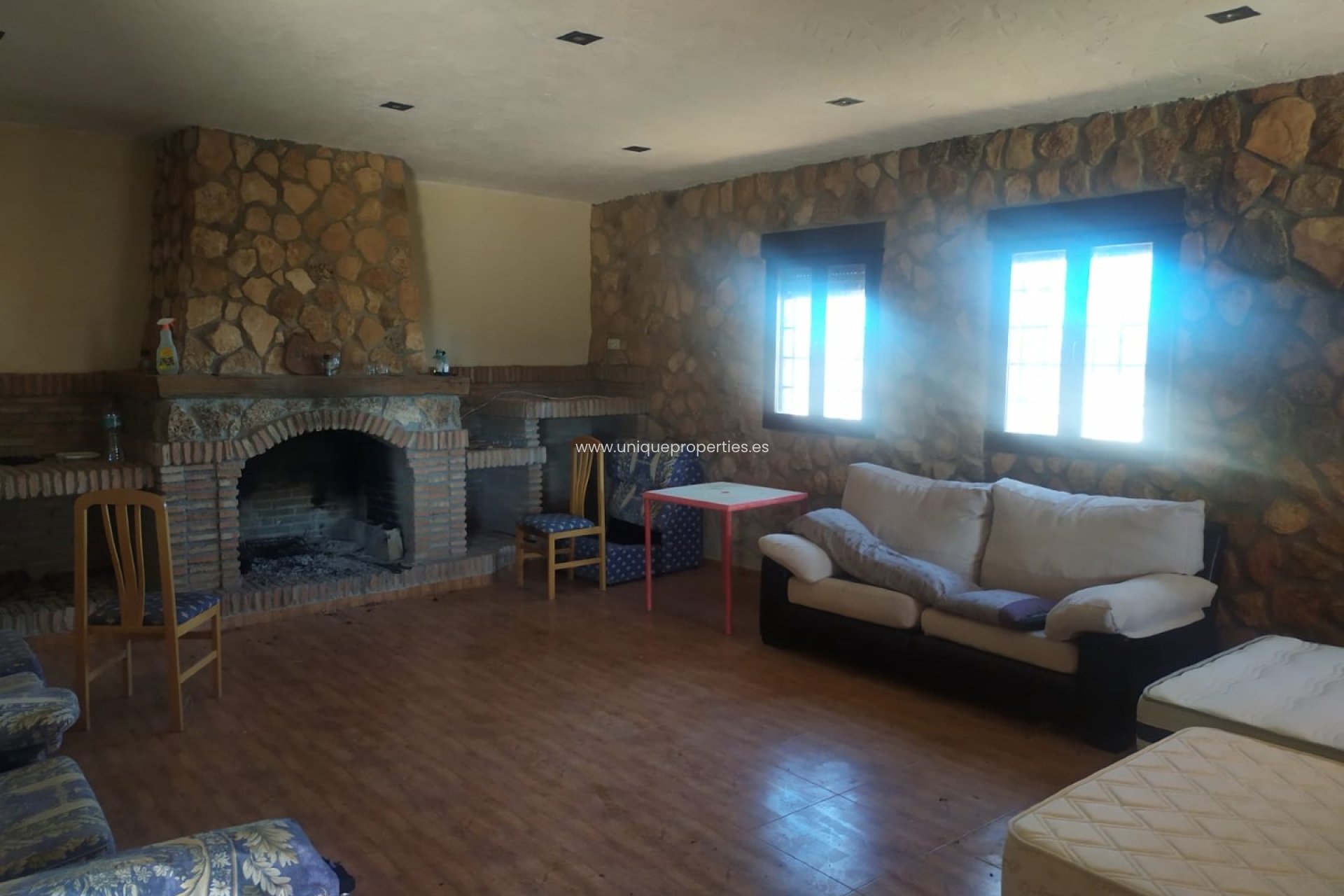 Resale - Cortijo -
Guadix