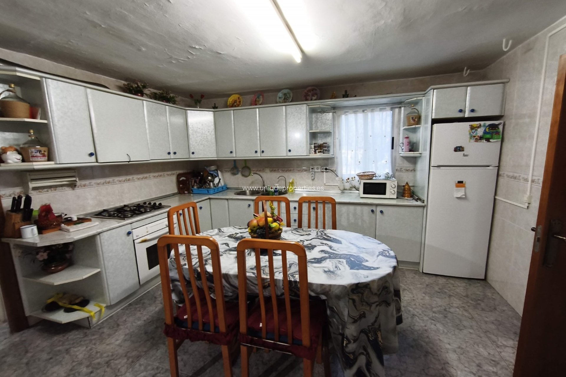 Resale - Cortijo -
Huescar