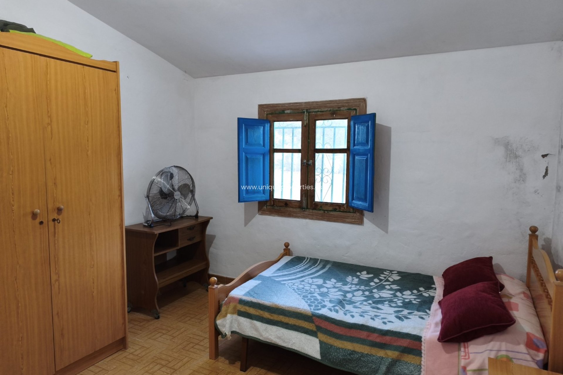 Resale - Cortijo -
Huescar