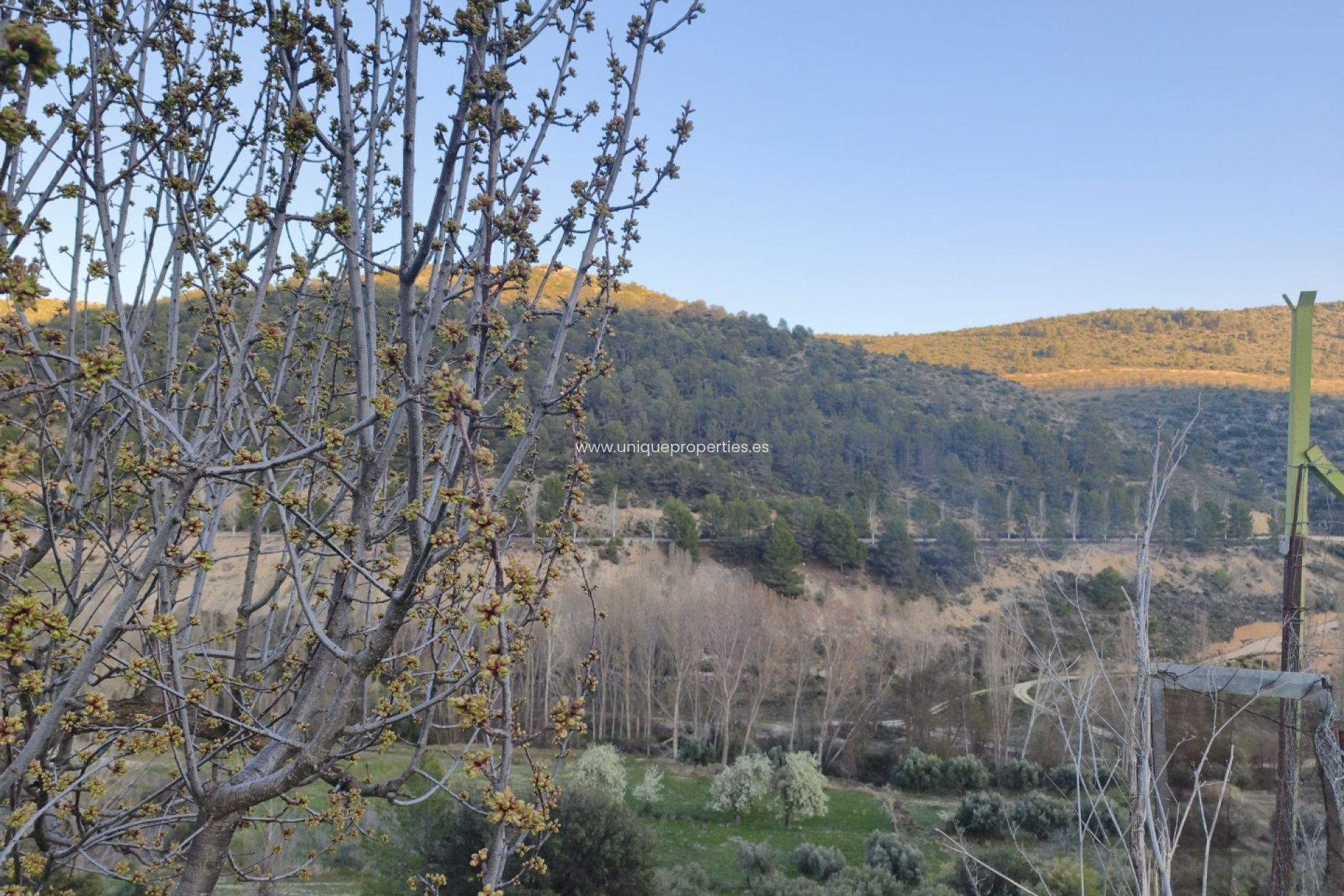 Resale - Cortijo -
Huescar