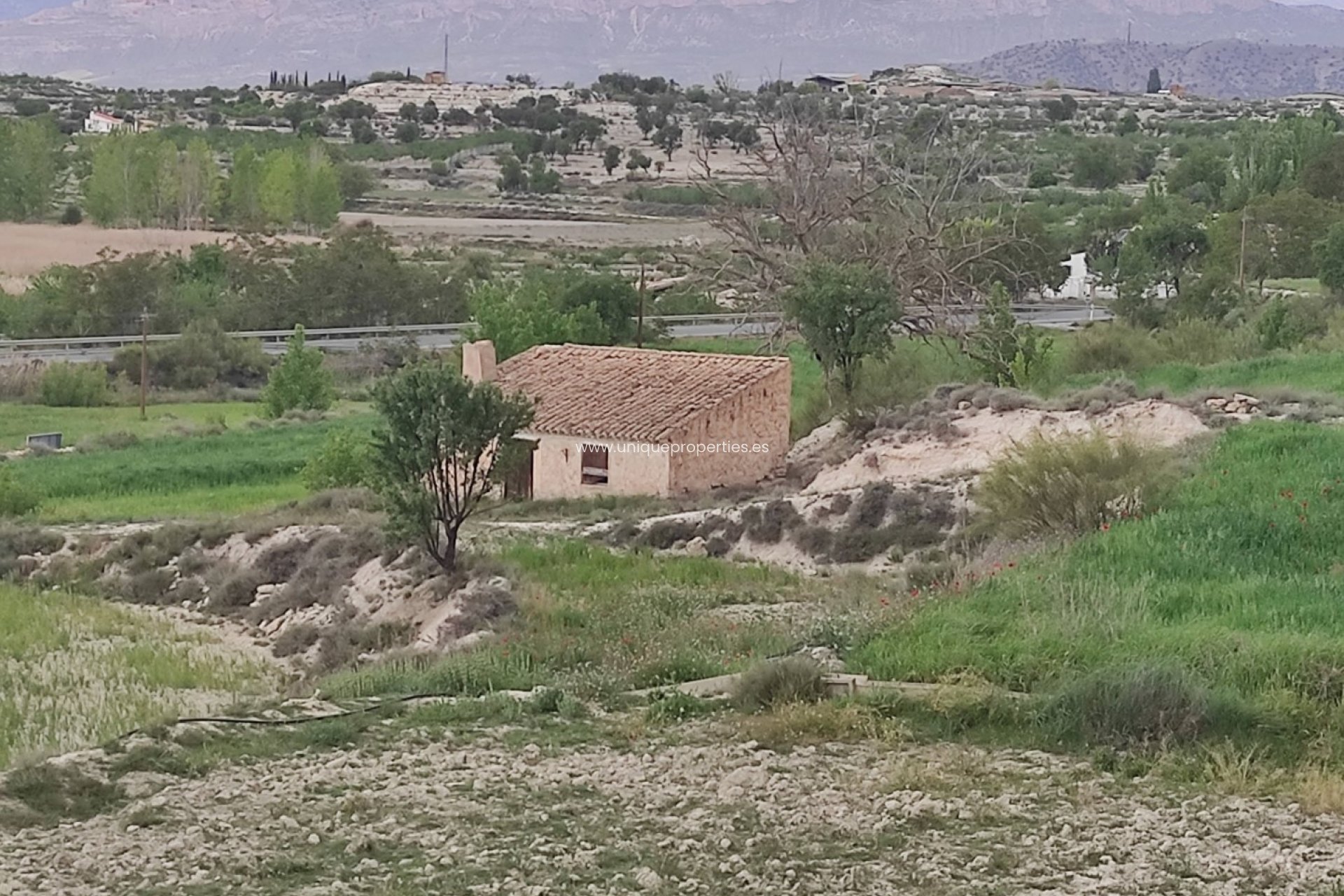 Resale - Cortijo -
Huescar