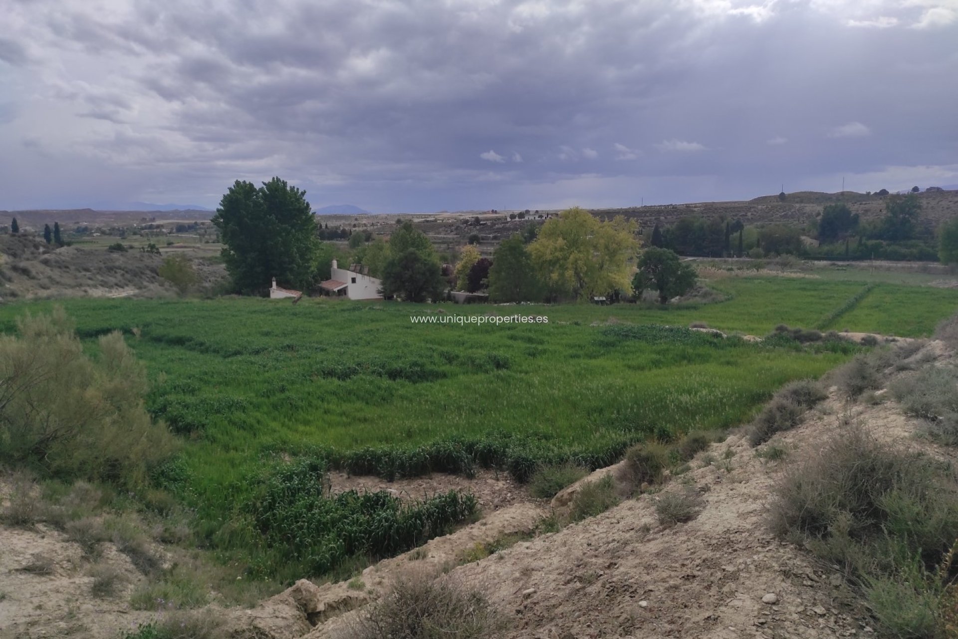 Resale - Cortijo -
Huescar