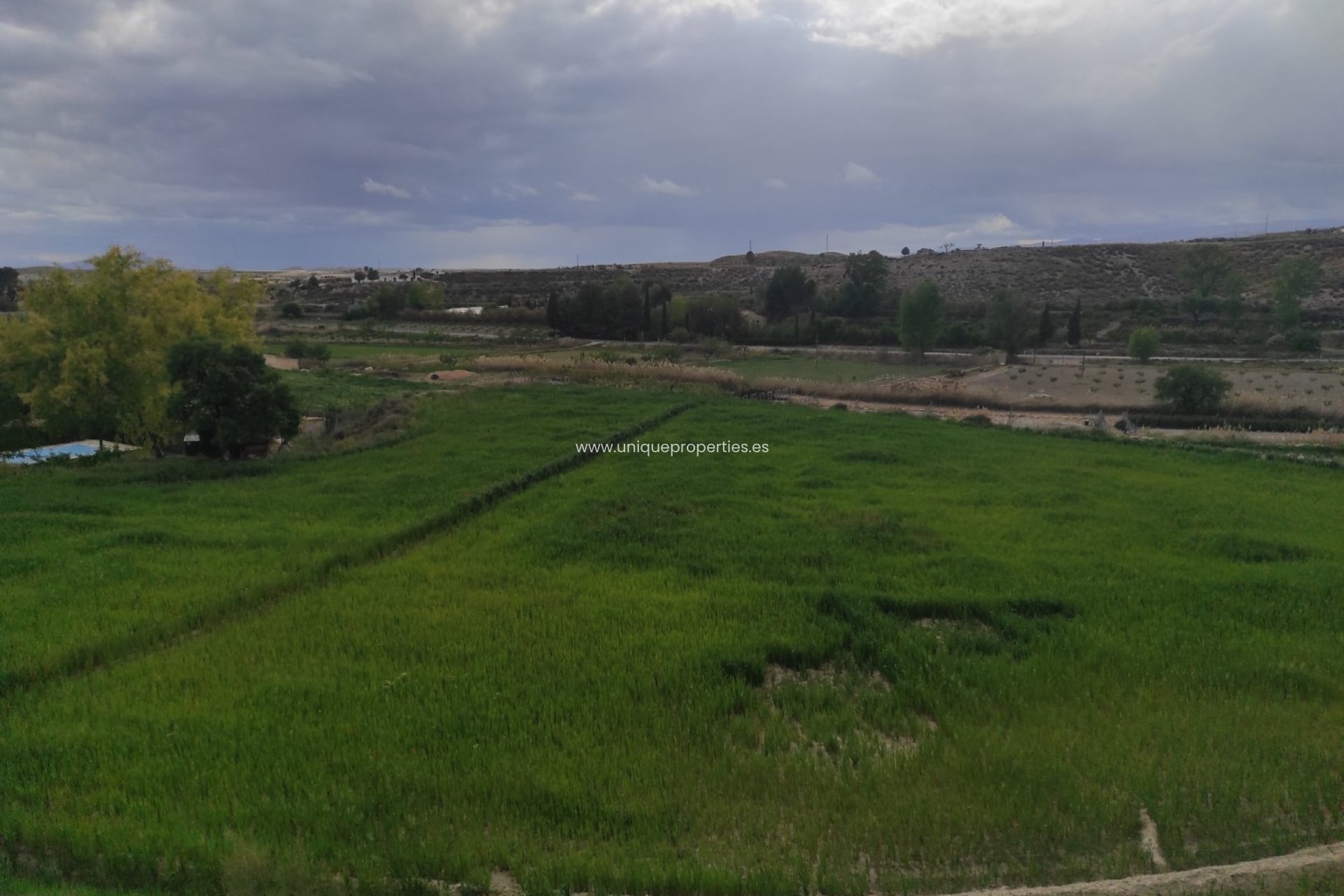 Resale - Cortijo -
Huescar