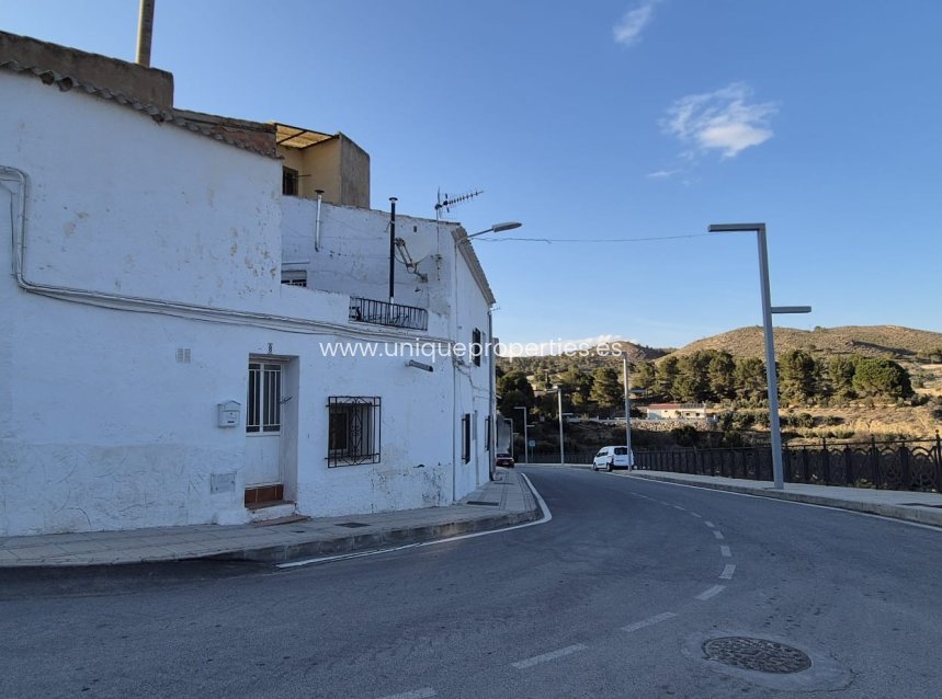 Resale - Cortijo -
Urracal
