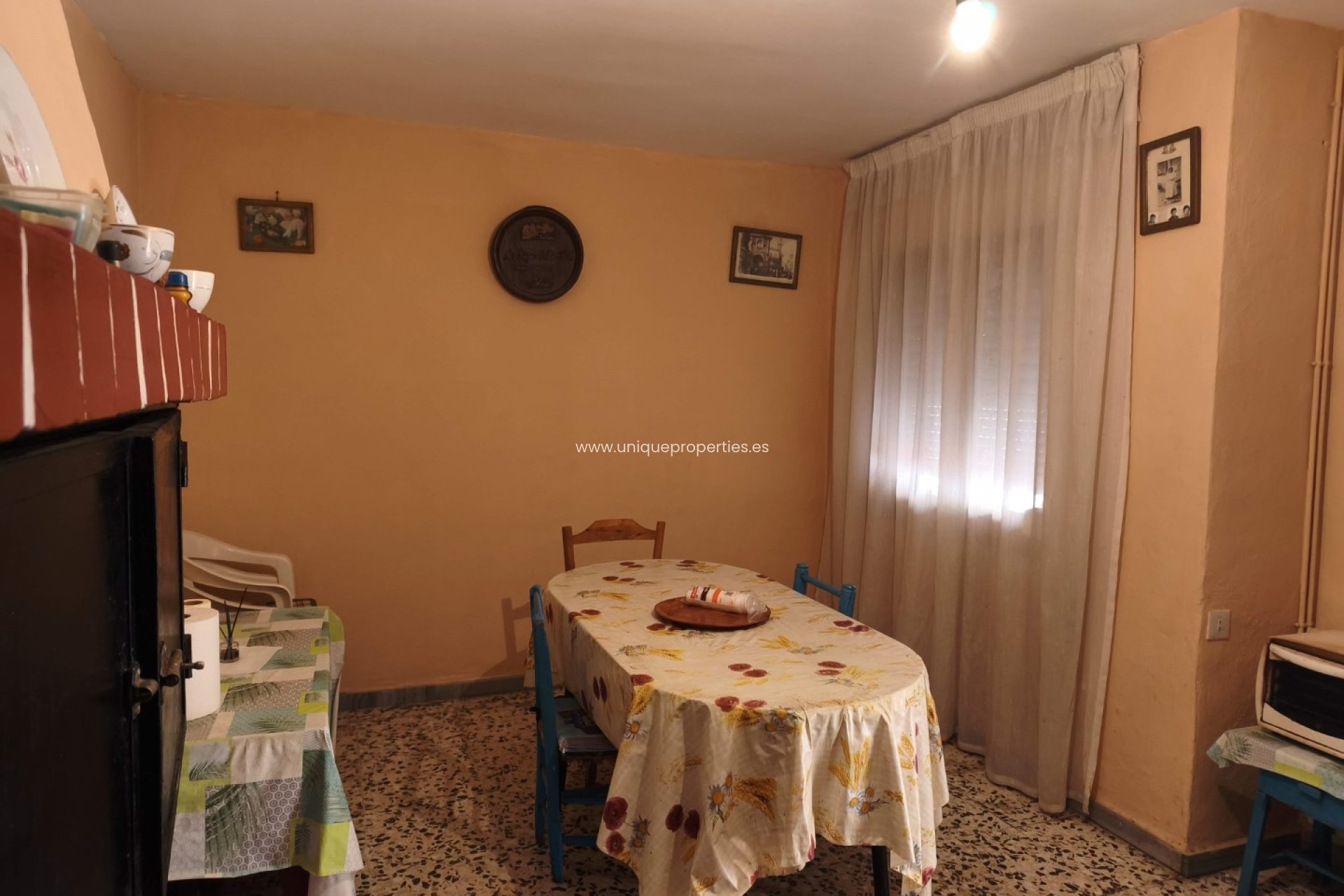 Resale - Country House -
Baza