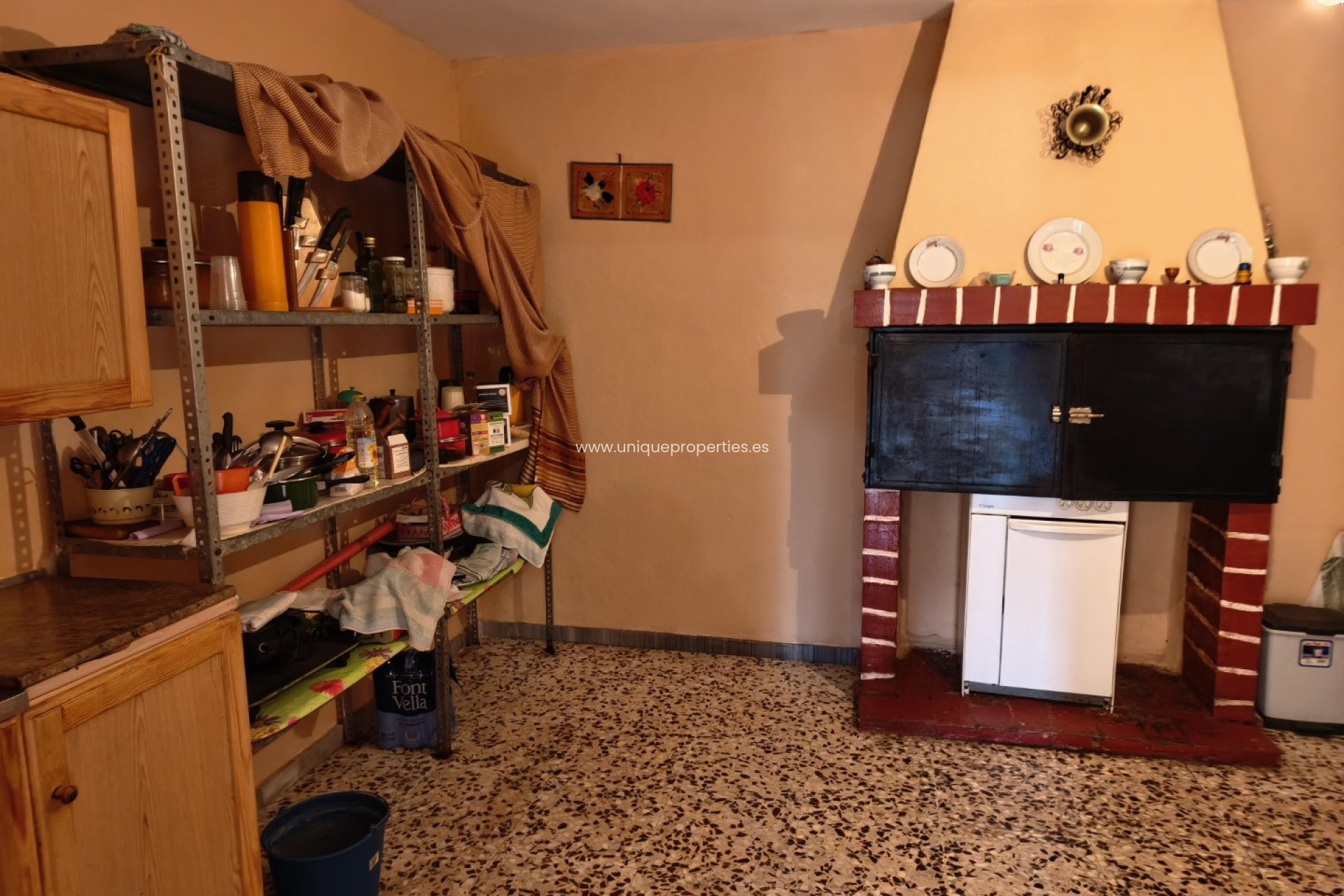 Resale - Country House -
Baza