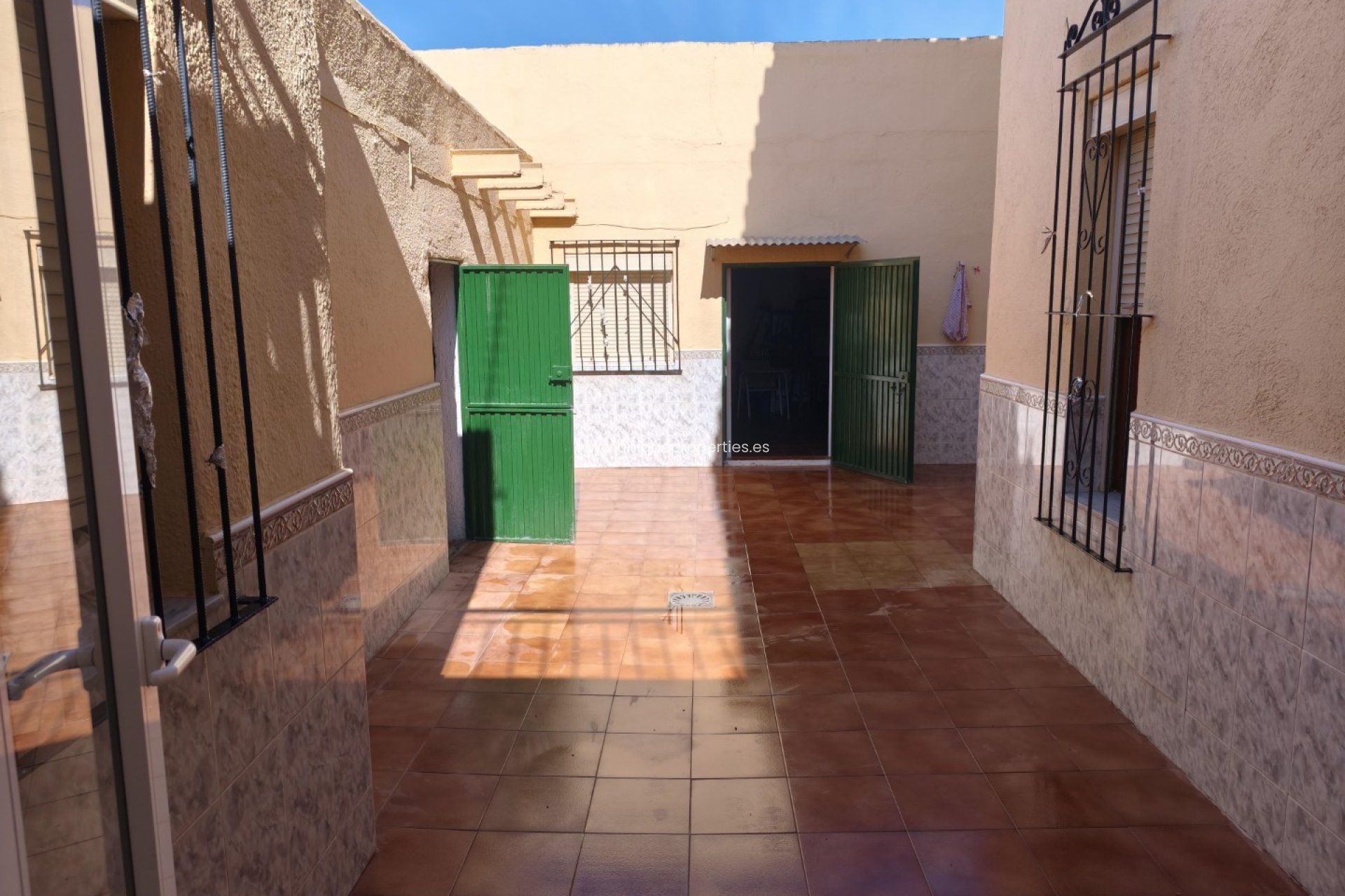 Resale - Country House -
Baza