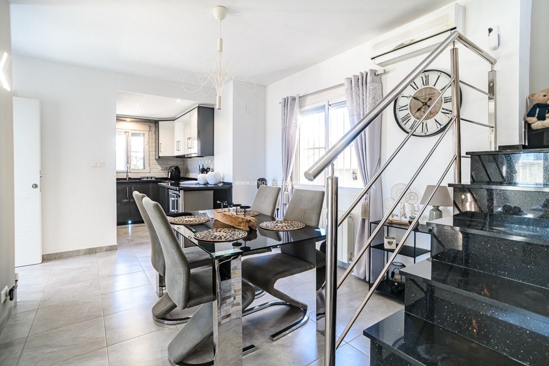 Resale - House -
Algorfa - ALGORFA