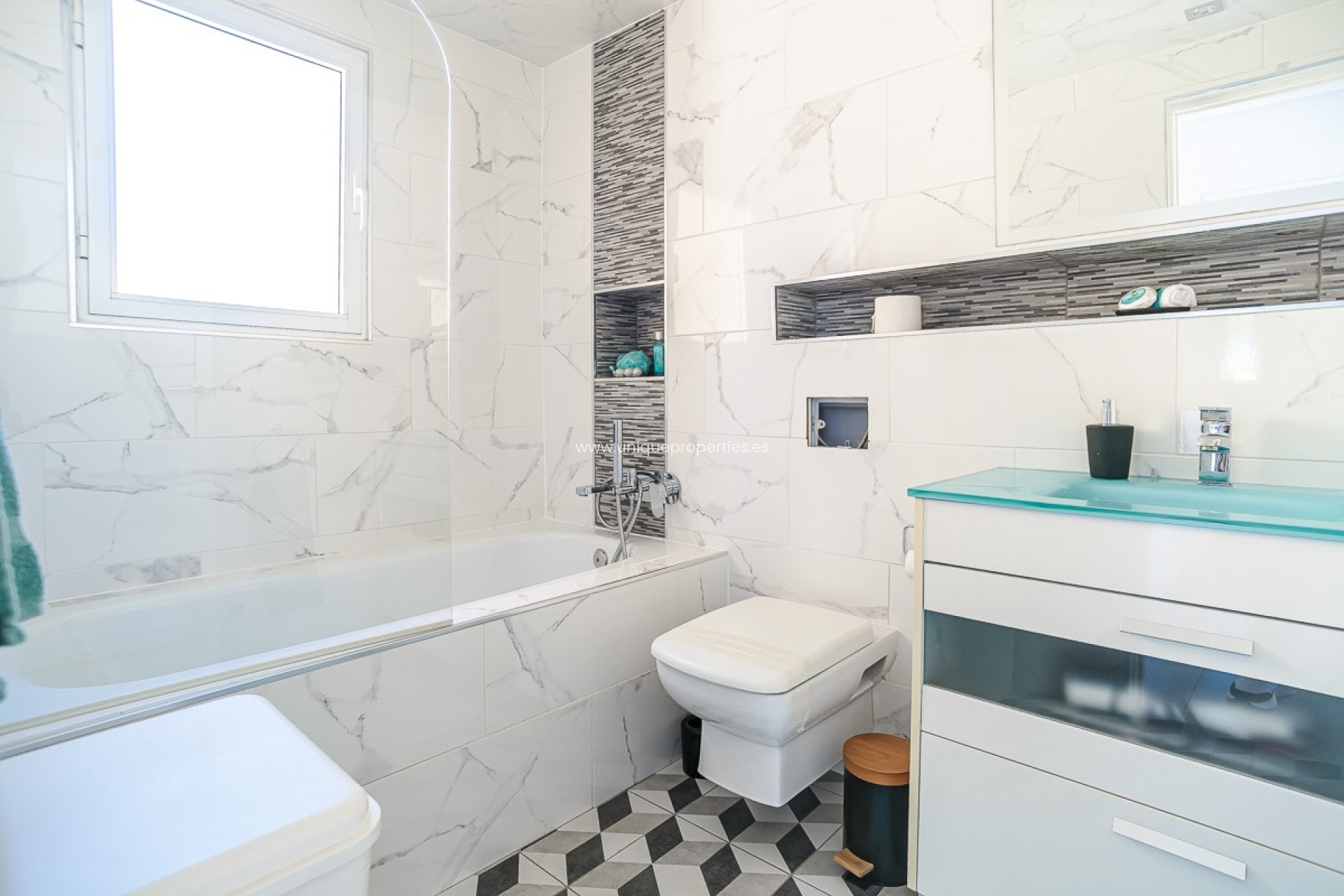 Resale - House -
Algorfa - ALGORFA