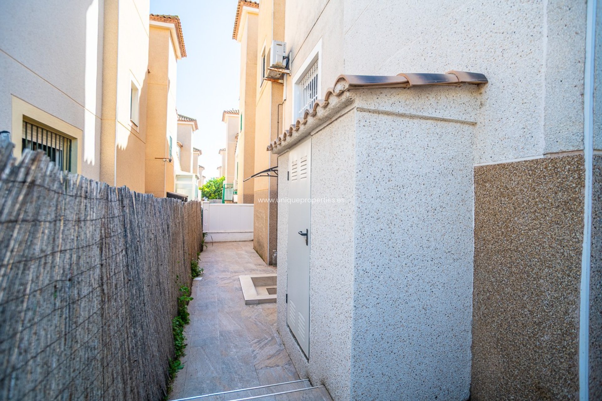 Resale - House -
Algorfa - ALGORFA