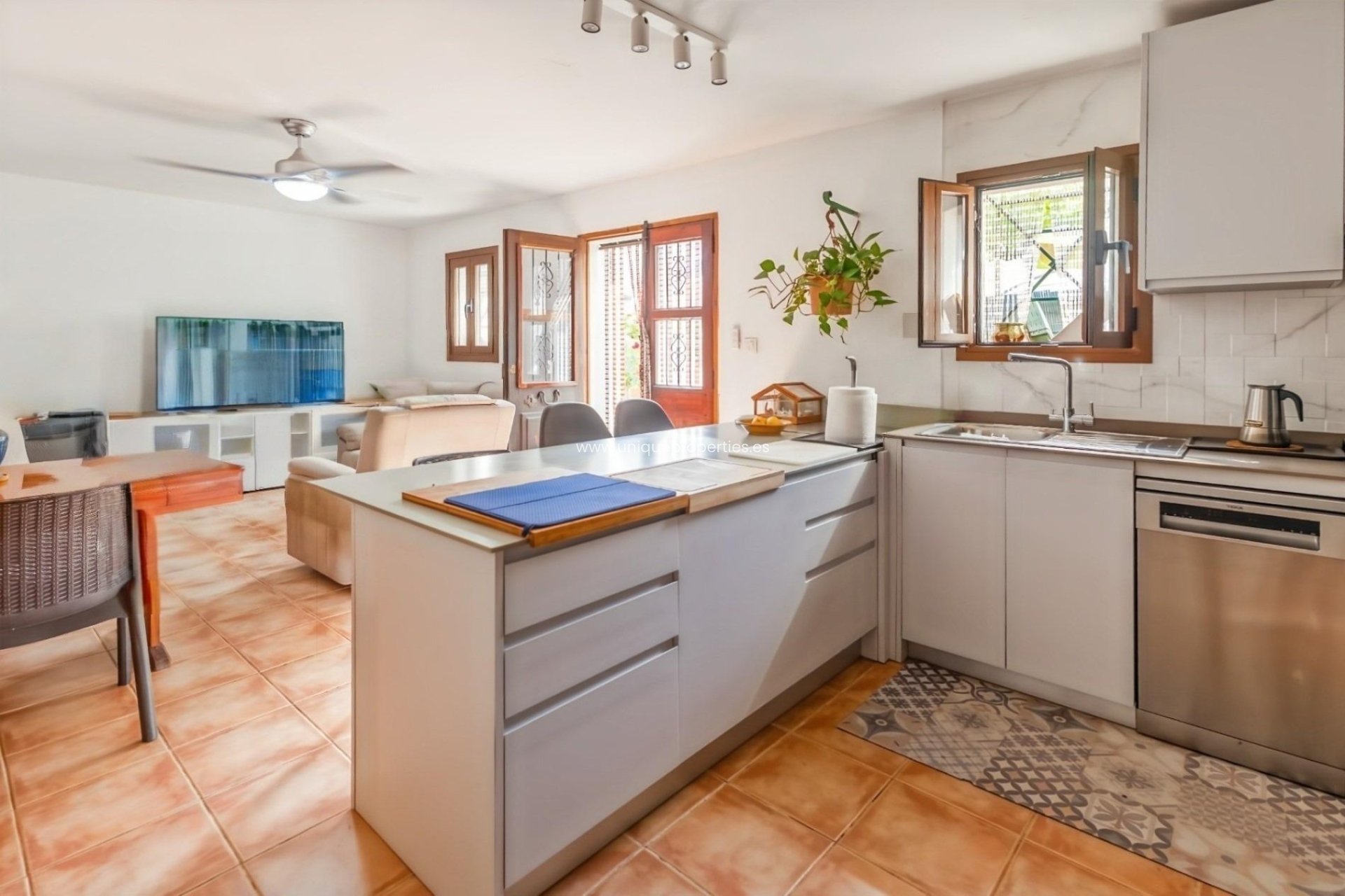 Resale - House -
ANDRATX