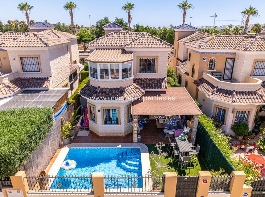 Resale - House -
Guardamar del Segura - EL RASO