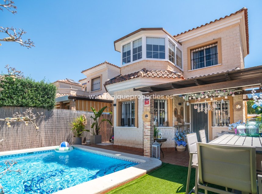 Resale - House -
Guardamar del Segura - EL RASO