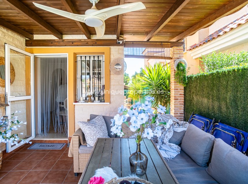 Resale - House -
Guardamar del Segura - EL RASO
