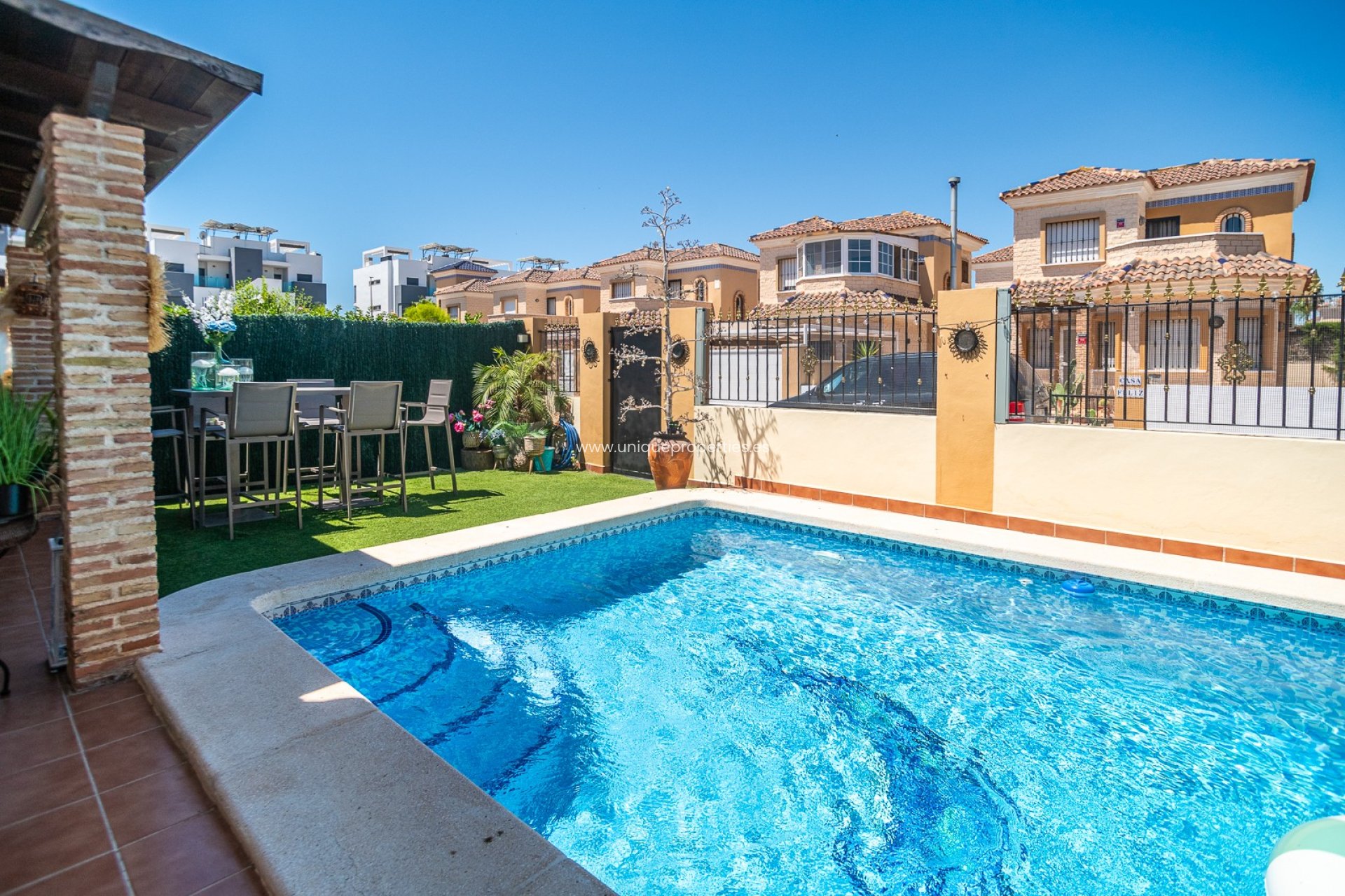 Resale - House -
Guardamar del Segura - EL RASO