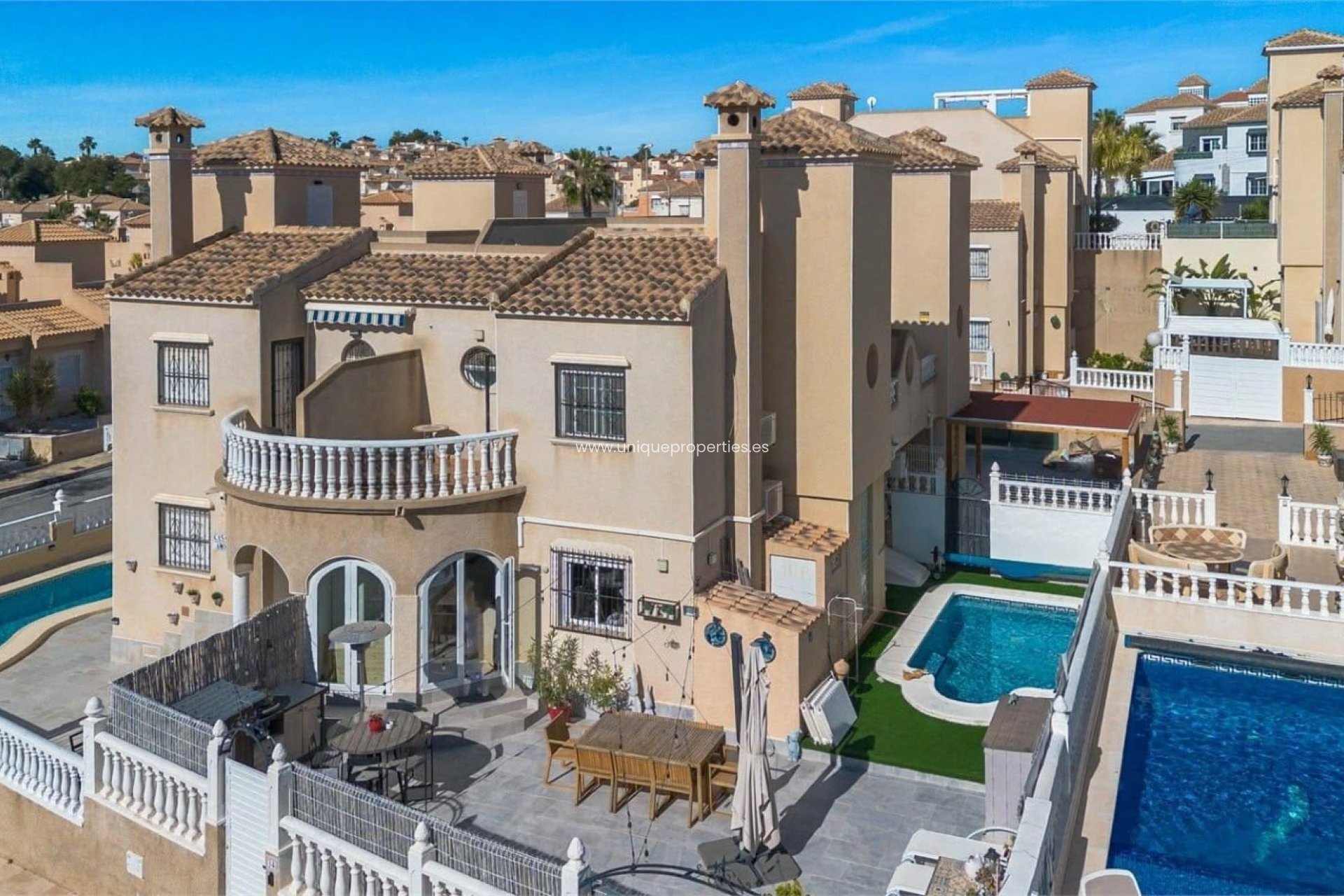 Resale - House -
Orihuela Costa - Villamartin