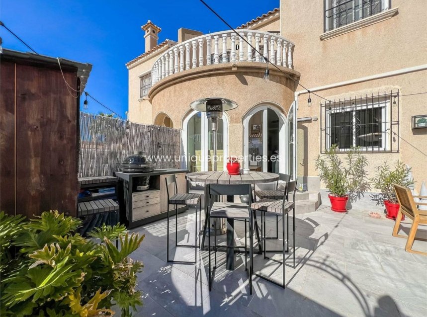Resale - House -
Orihuela Costa - Villamartin