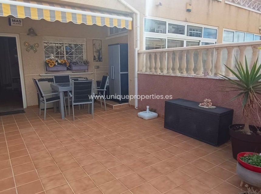 Resale - House -
Orihuela Costa