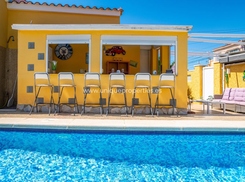 Resale - House -
San Fulgencio - urb.la marina