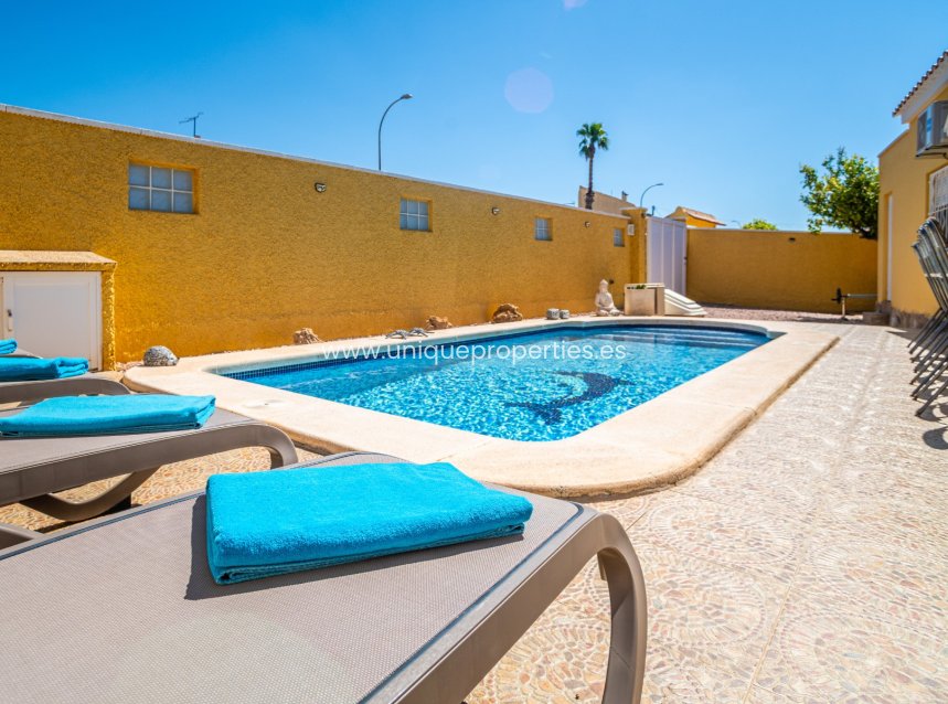 Resale - House -
San Fulgencio - urb.la marina