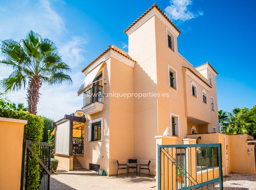 Resale - House -
Torrevieja - LOS BALCONES - LOS ALTOS