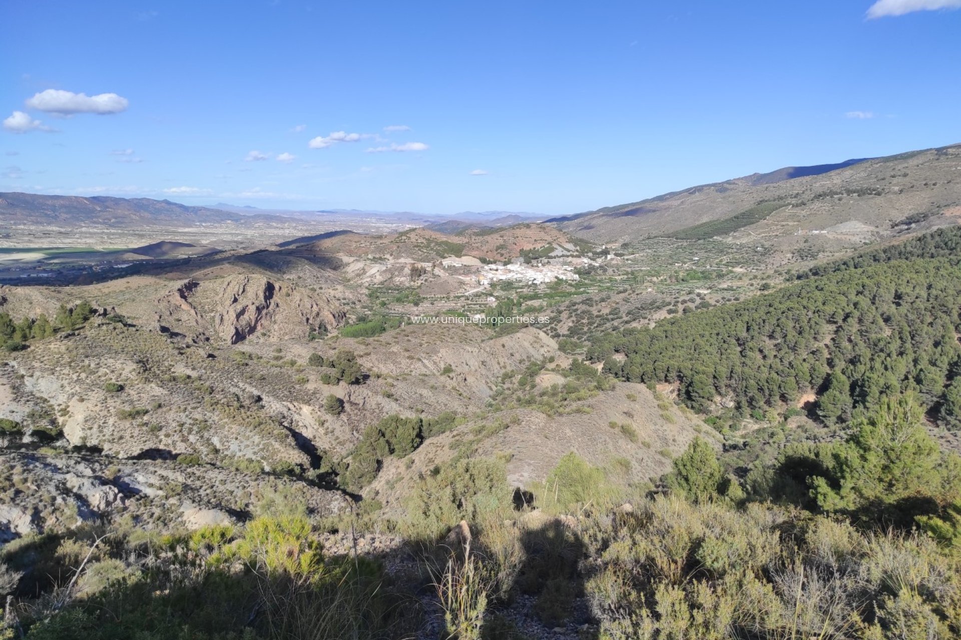 Resale - Land -
Bayarque