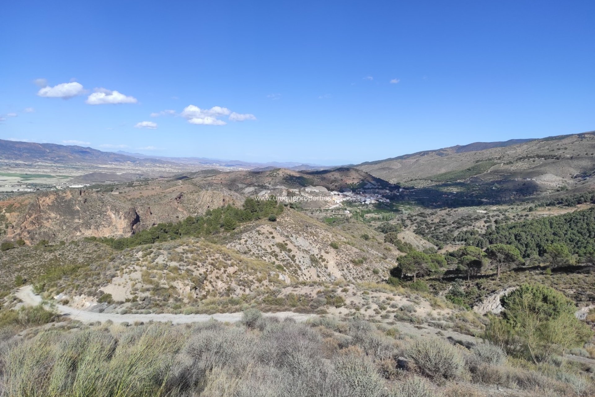 Resale - Land -
Bayarque