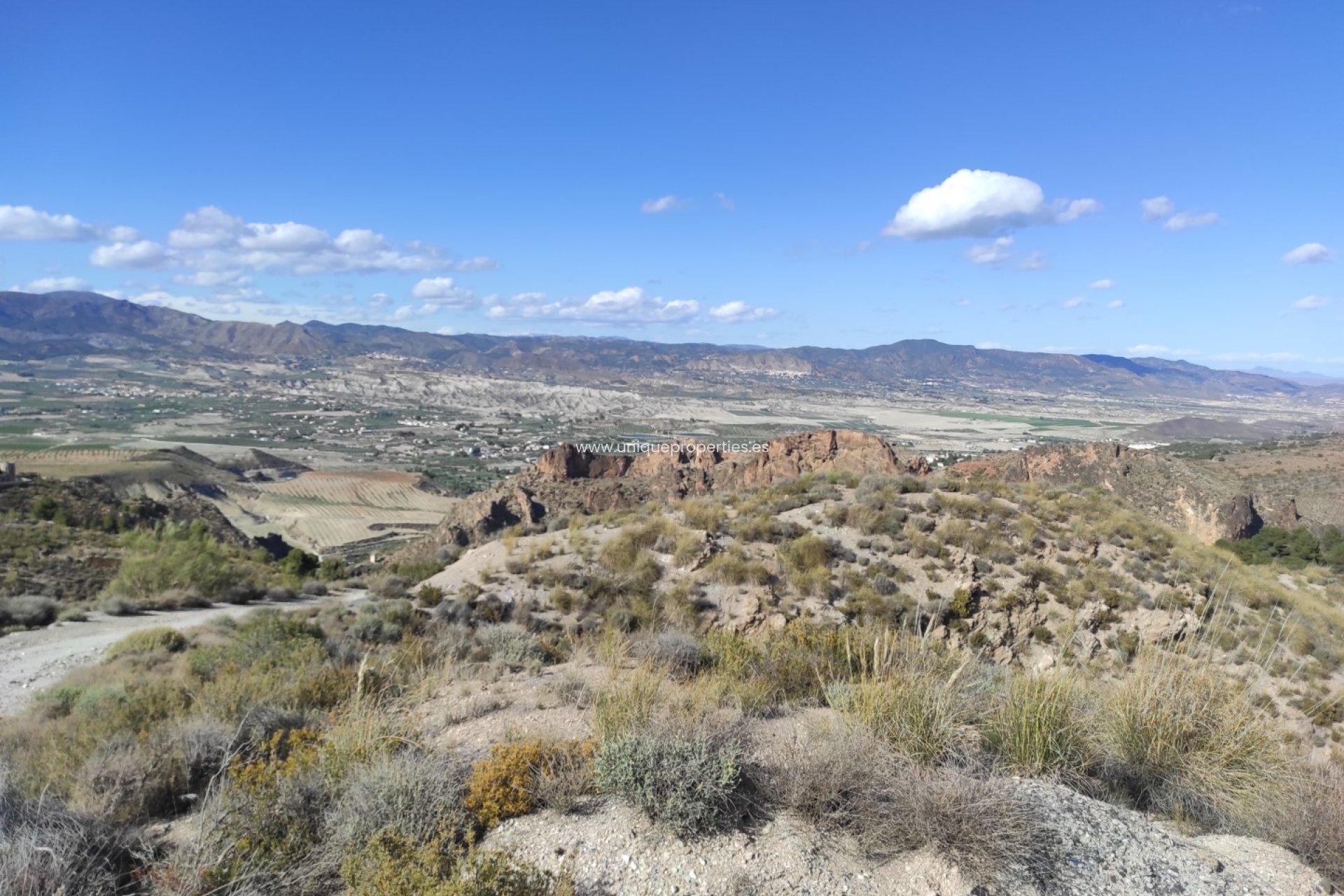 Resale - Land -
Bayarque