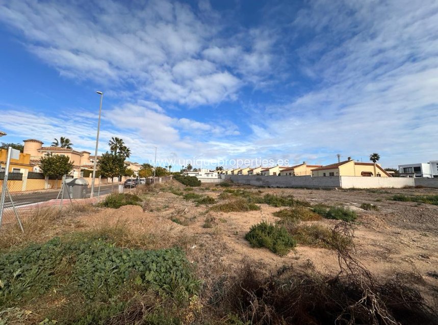 Resale - Land -
La Marina - San fulgencio