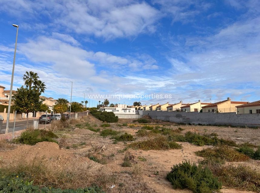 Resale - Land -
La Marina - San fulgencio