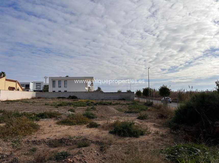 Resale - Land -
La Marina - San fulgencio