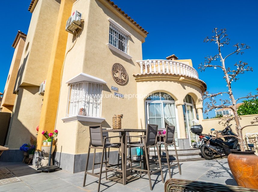 Resale - Quad House -
Orihuela Costa - La Florida