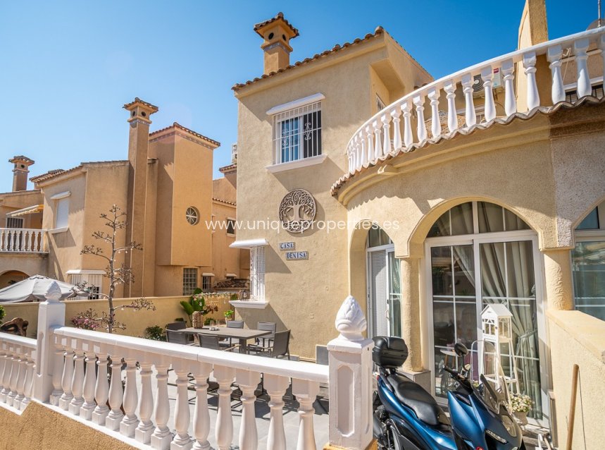 Resale - Quad House -
Orihuela Costa - La Florida