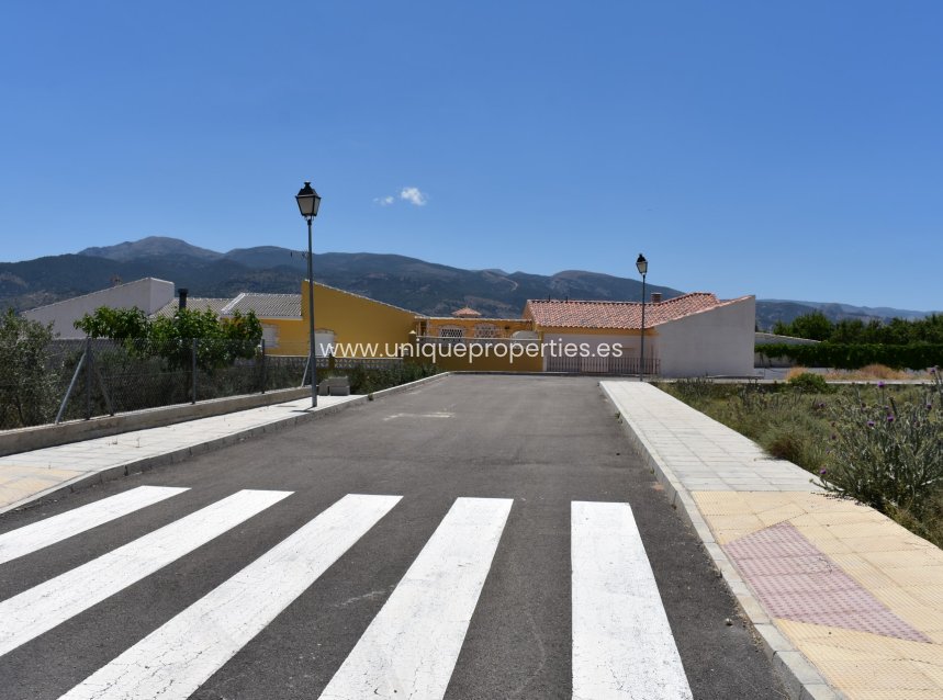 Resale - Urbanisation -
Cela