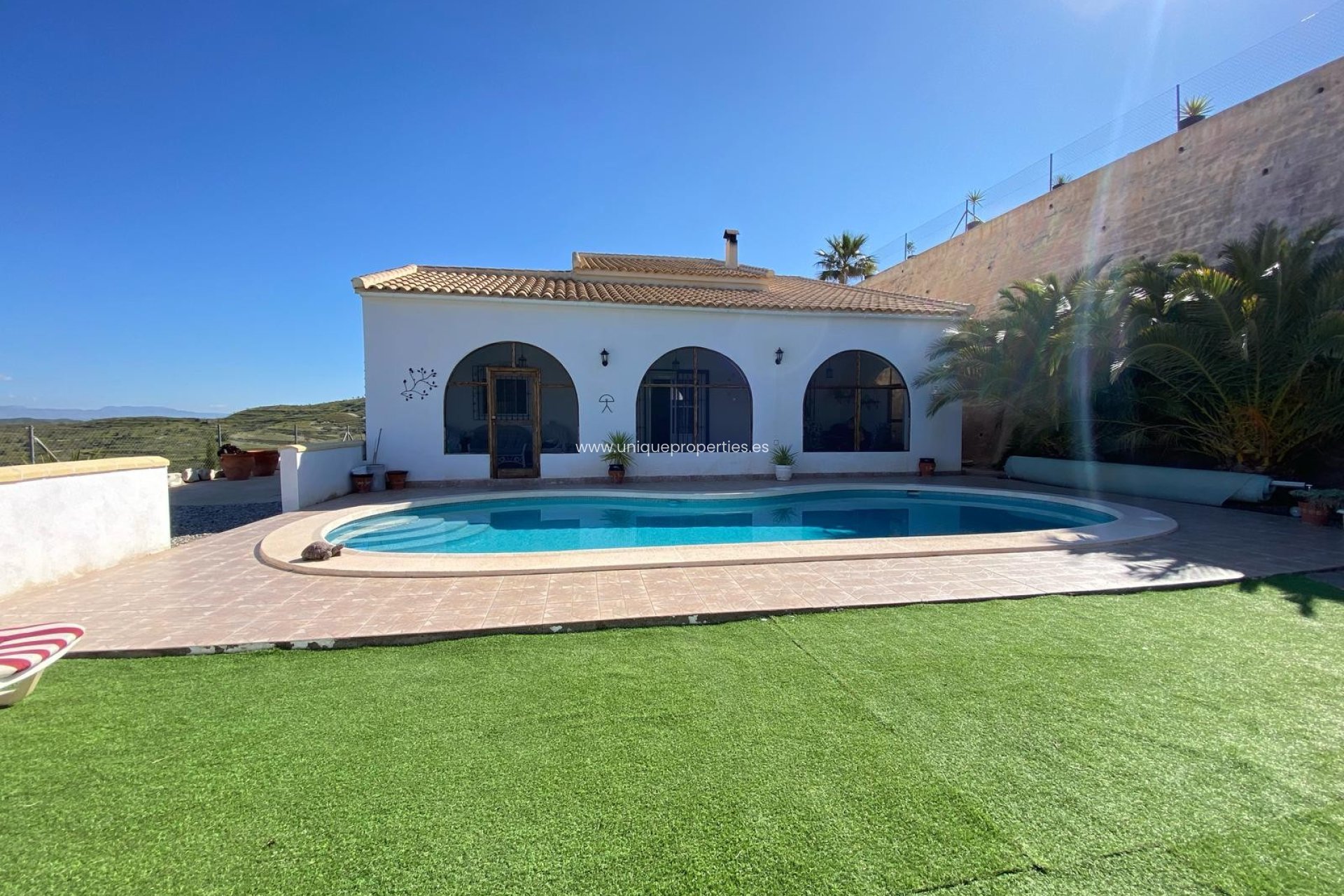 Resale - Villa -
Albanchez