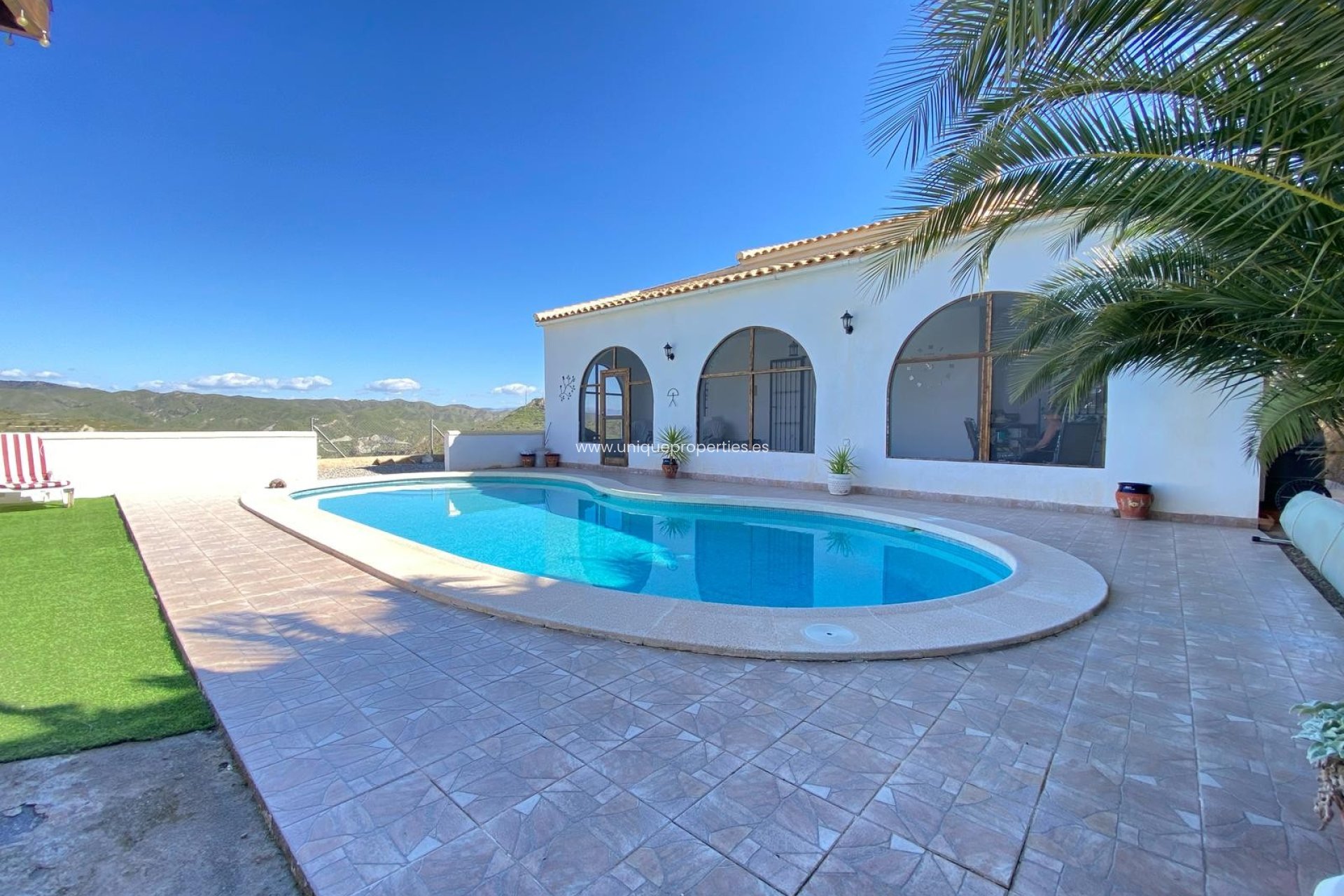 Resale - Villa -
Albanchez