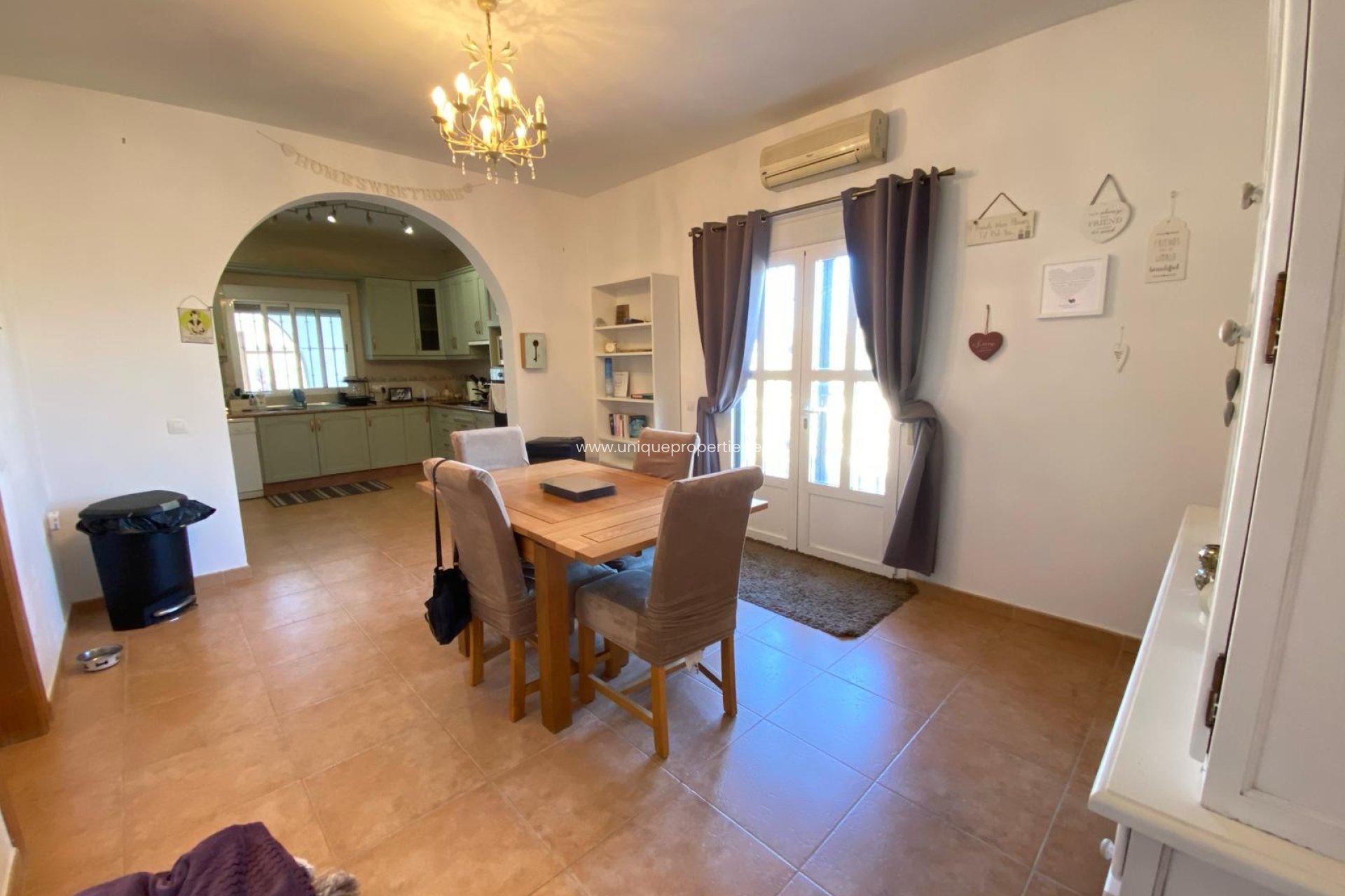 Resale - Villa -
Albanchez