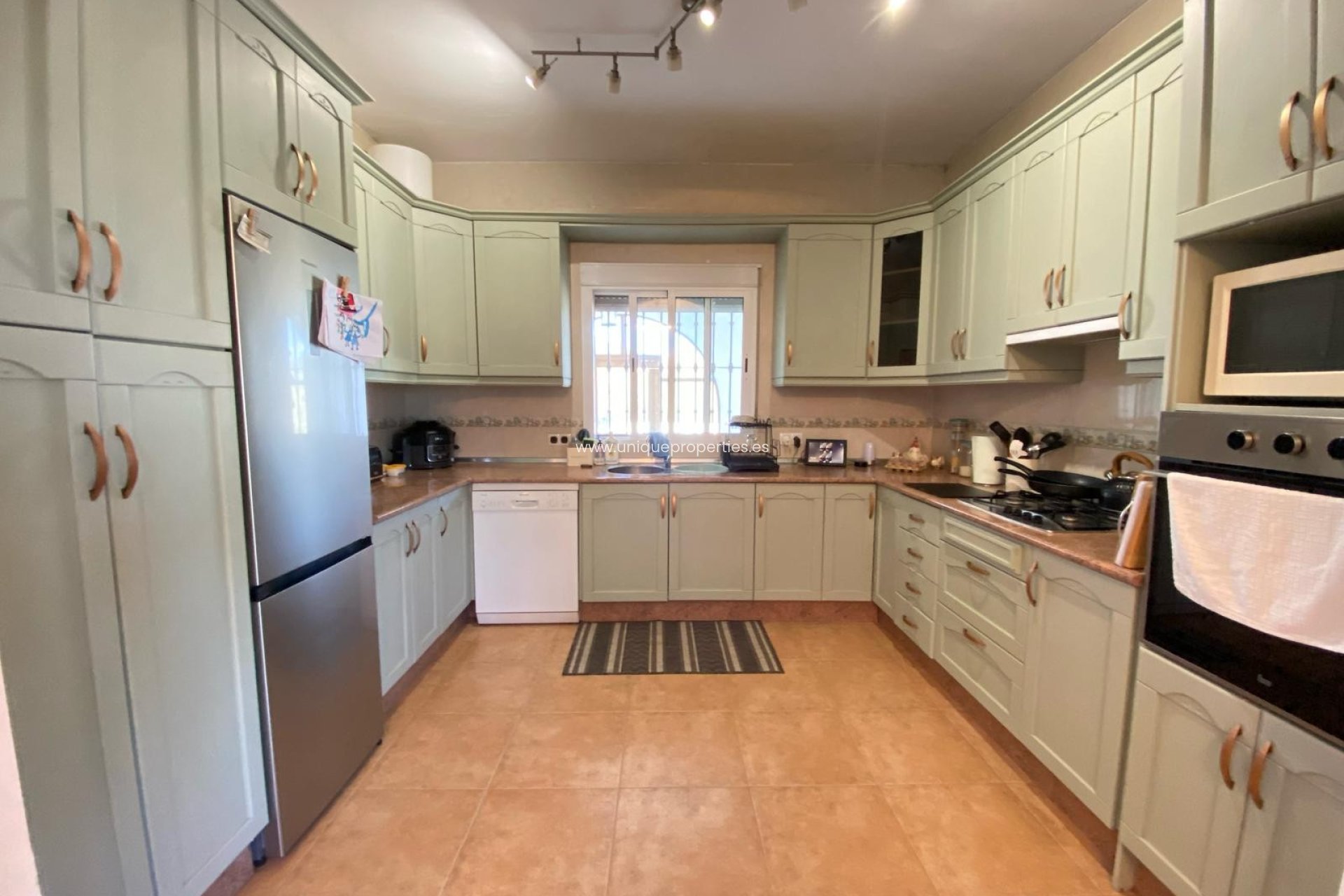 Resale - Villa -
Albanchez
