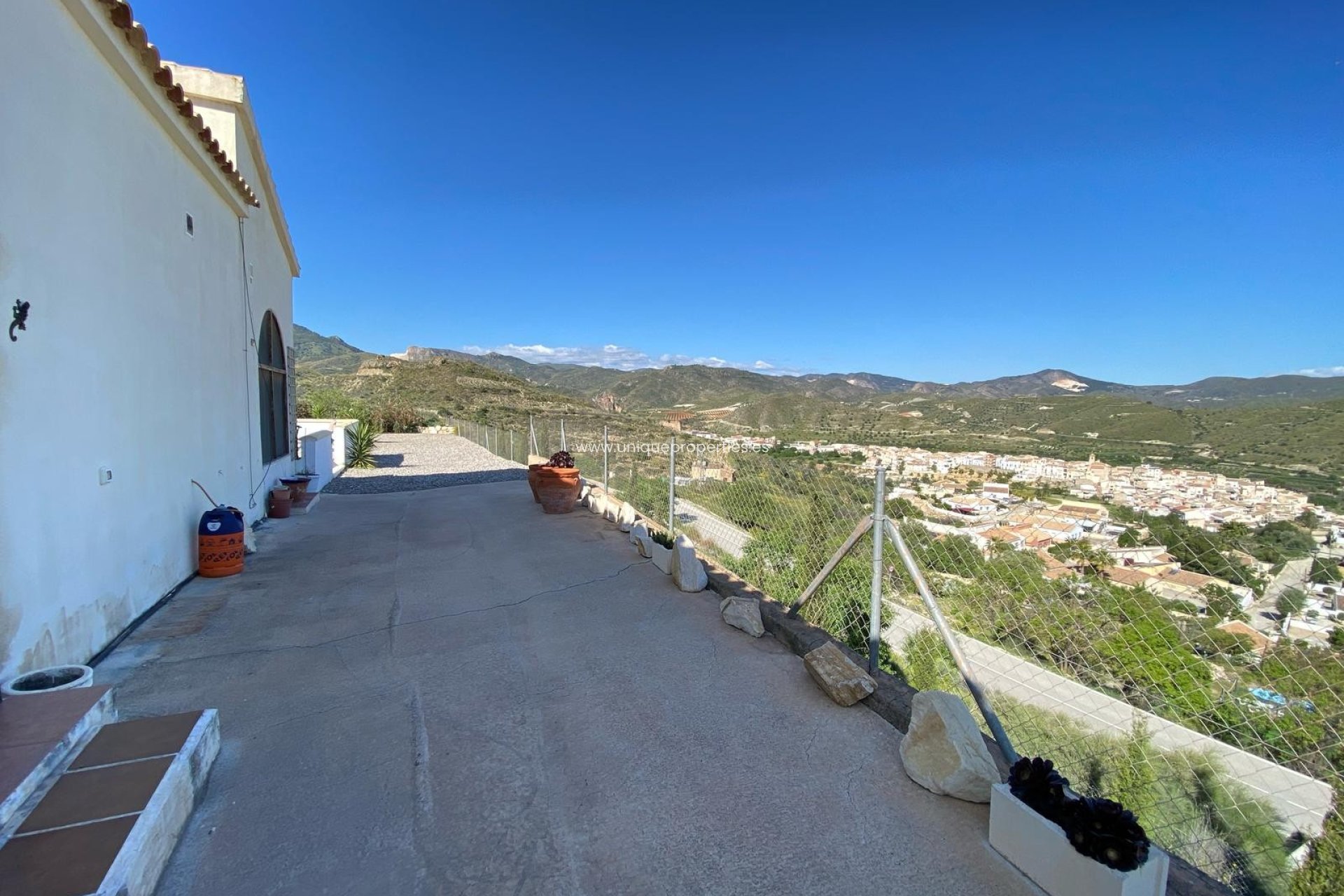 Resale - Villa -
Albanchez