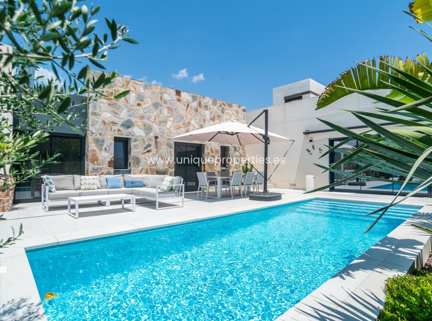 Resale - Villa -
Algorfa - La Finca Golf
