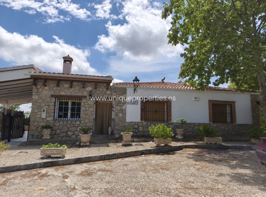 Resale - Villa -
Castril