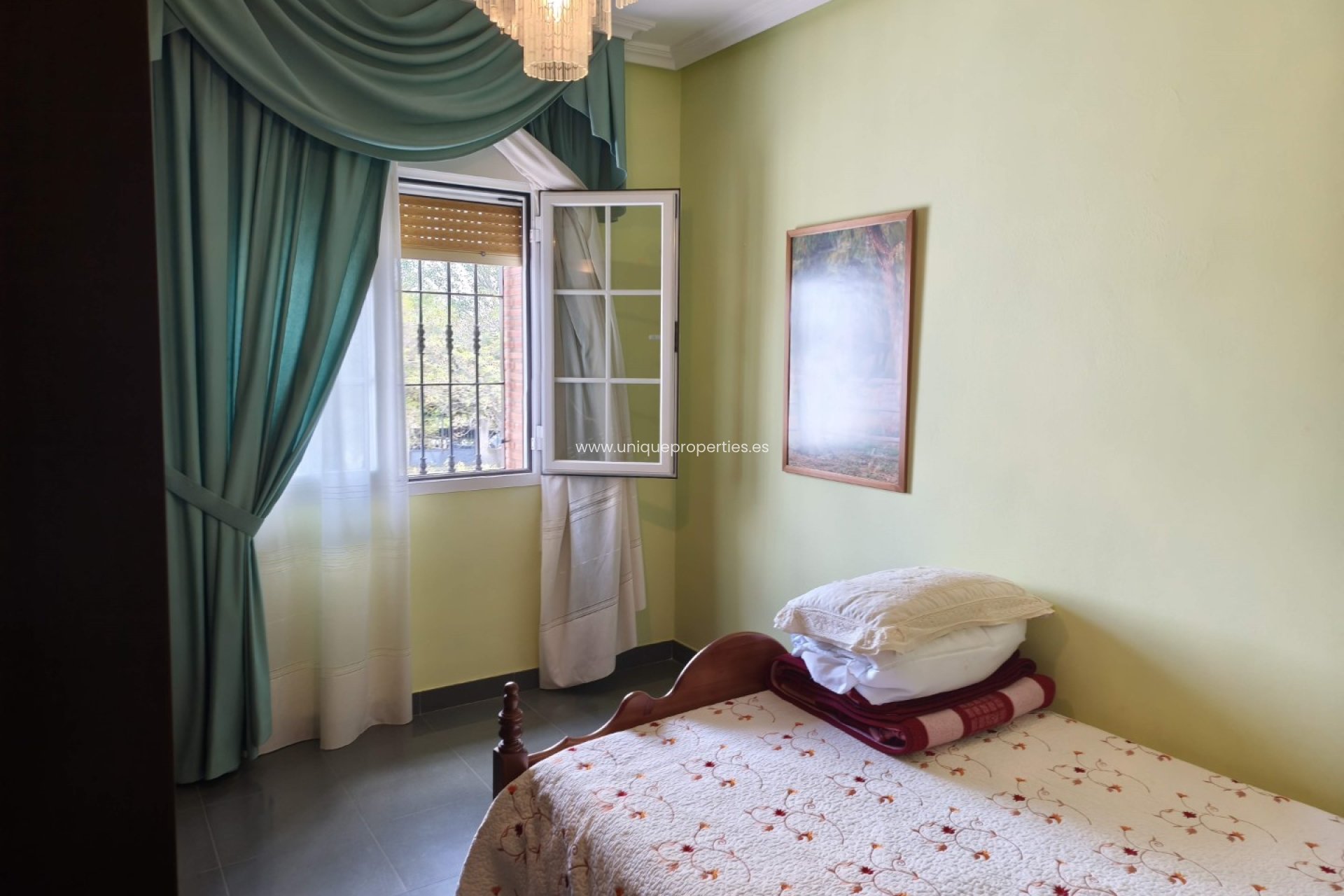 Resale - Villa -
Castril