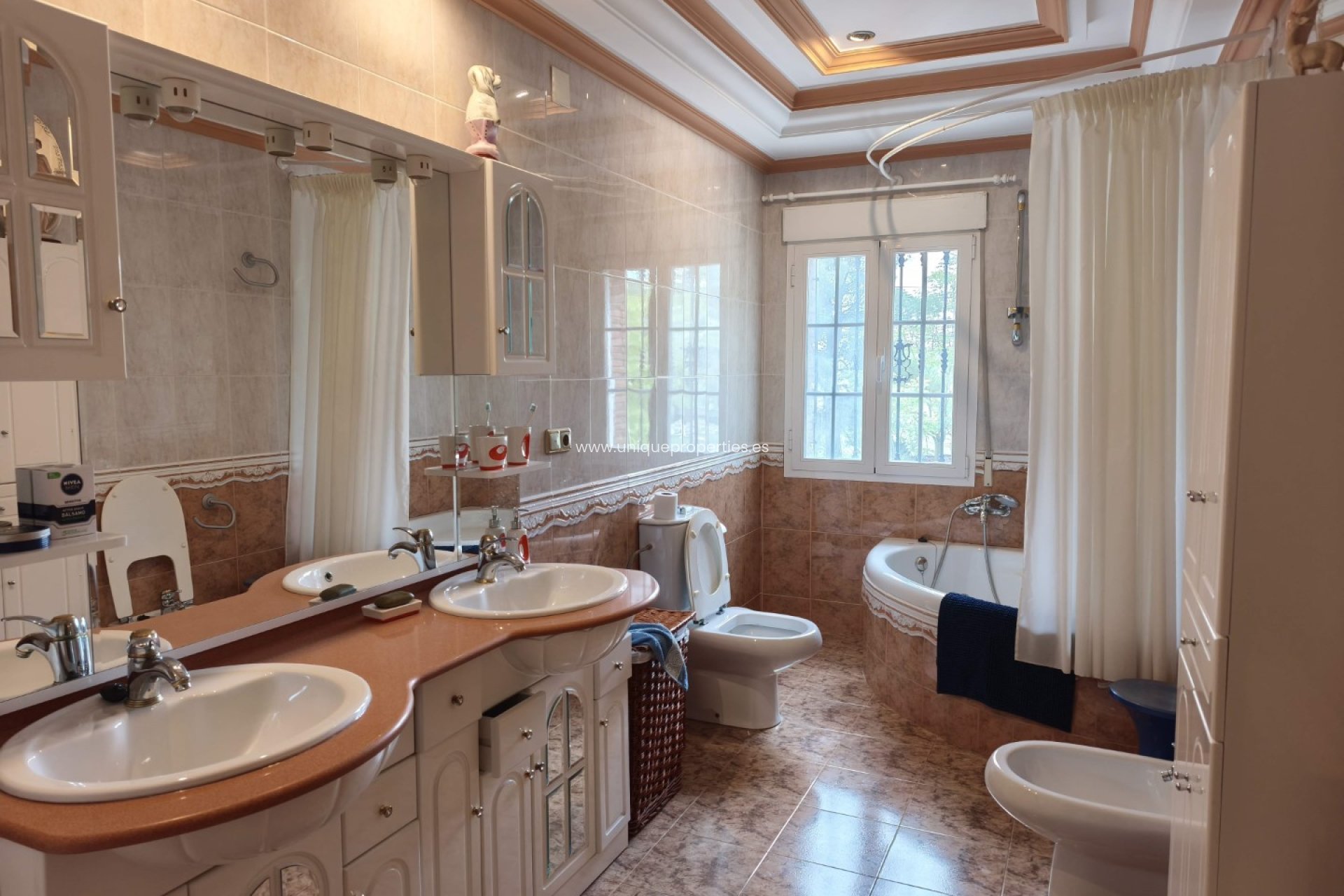 Resale - Villa -
Castril