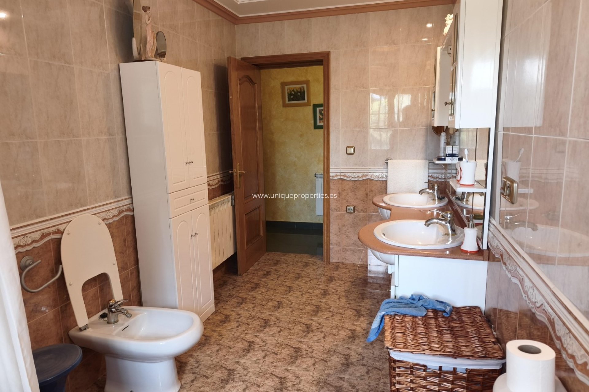 Resale - Villa -
Castril