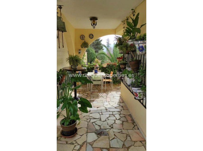 Resale - Villa -
Cela