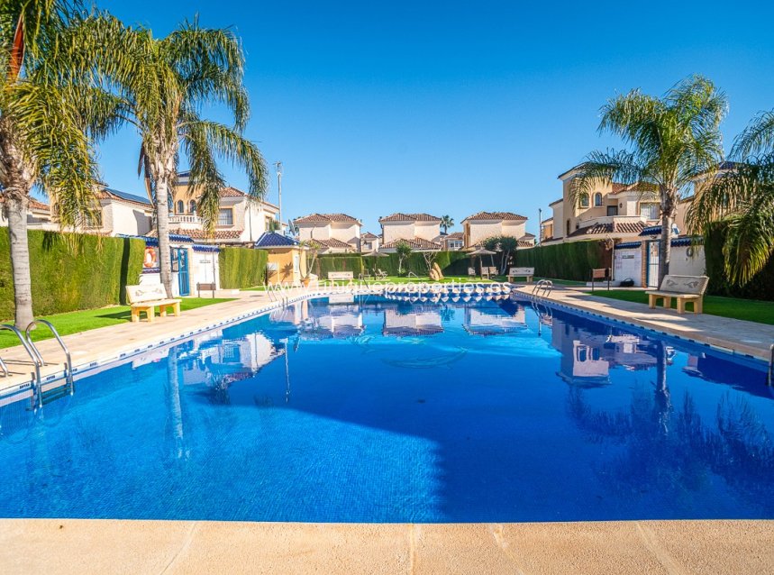 Resale - Villa -
Guardamar del Segura - EL RASO