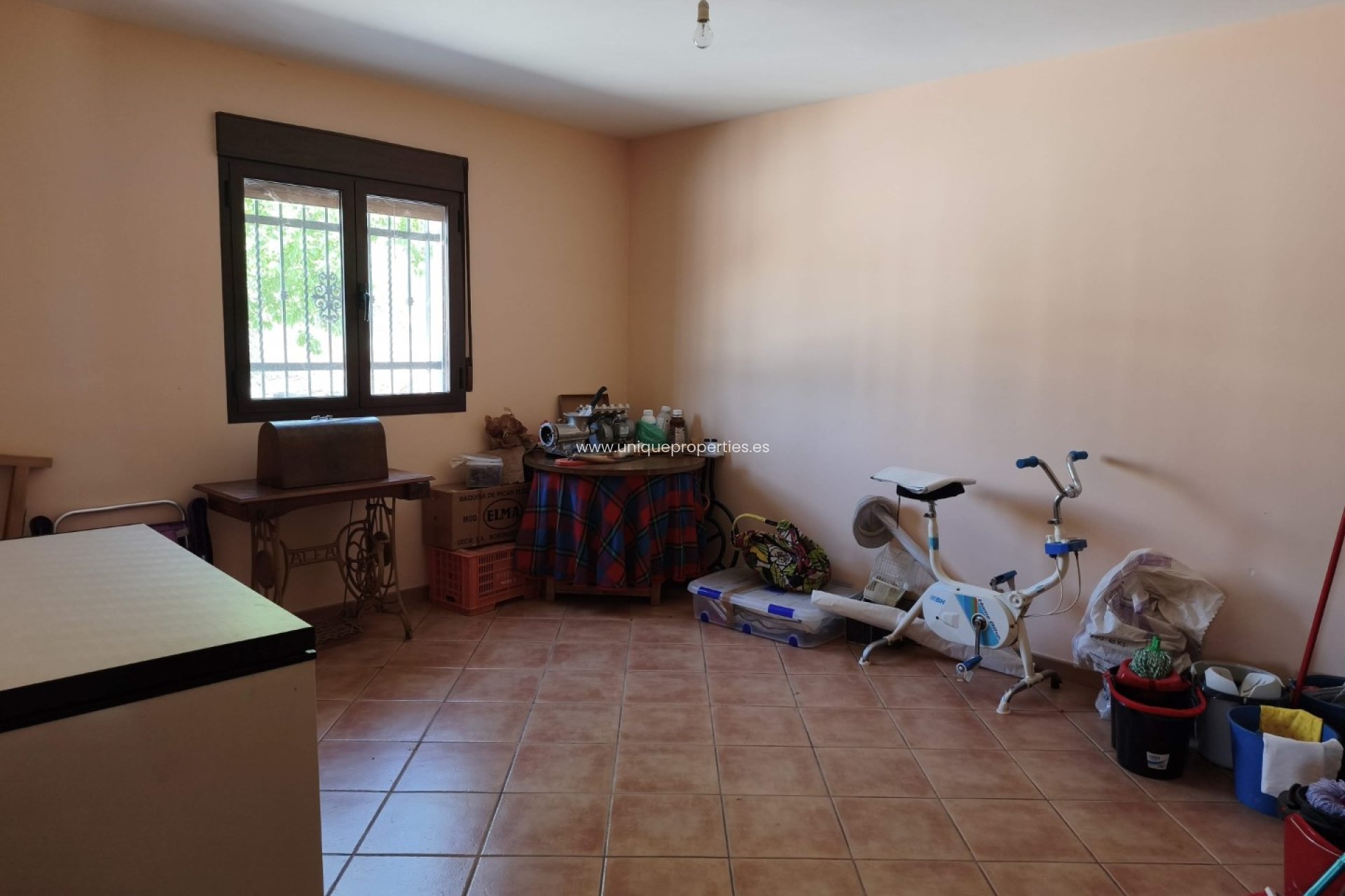 Resale - Villa -
Huescar