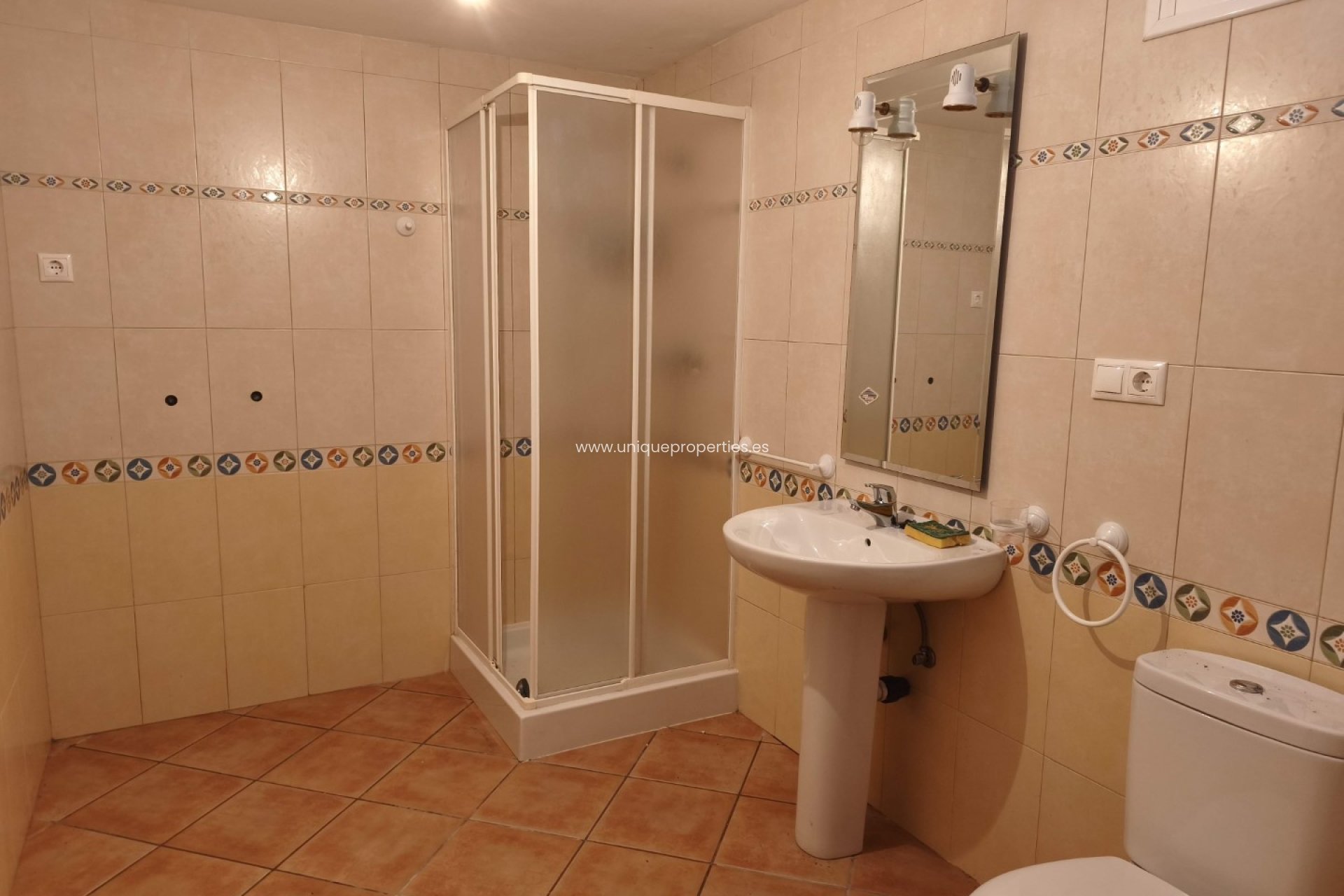 Resale - Villa -
Huescar