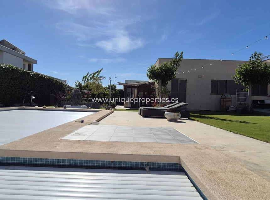 Resale - Villa -
Lorca