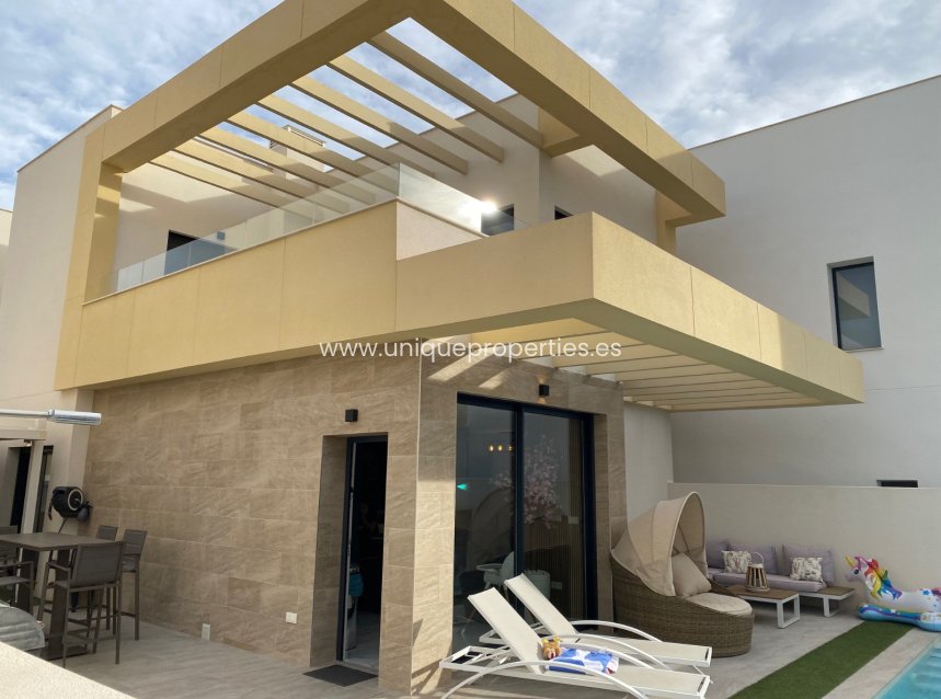 Resale - Villa -
LOS MONTESINOS - La Herrada